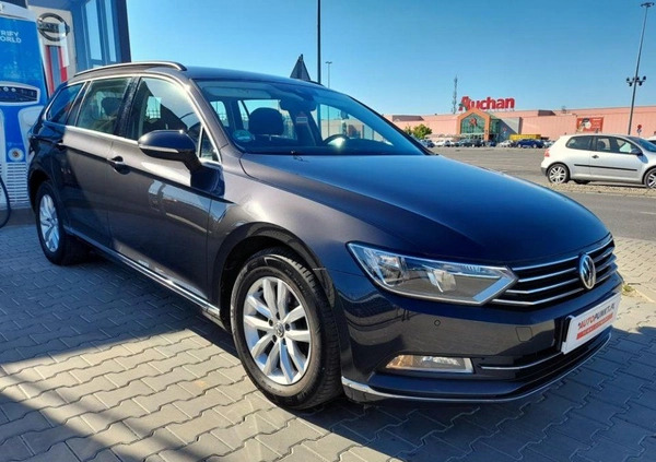 Volkswagen Passat cena 84900 przebieg: 135690, rok produkcji 2019 z Cybinka małe 121